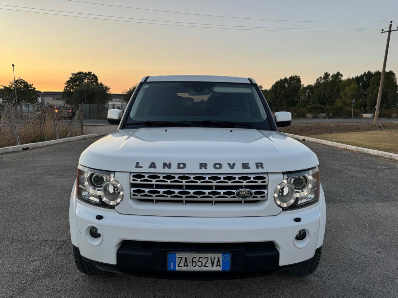 Land Rover Discovery 4 3.0 SDV6 245CV Black&White Limited Edition