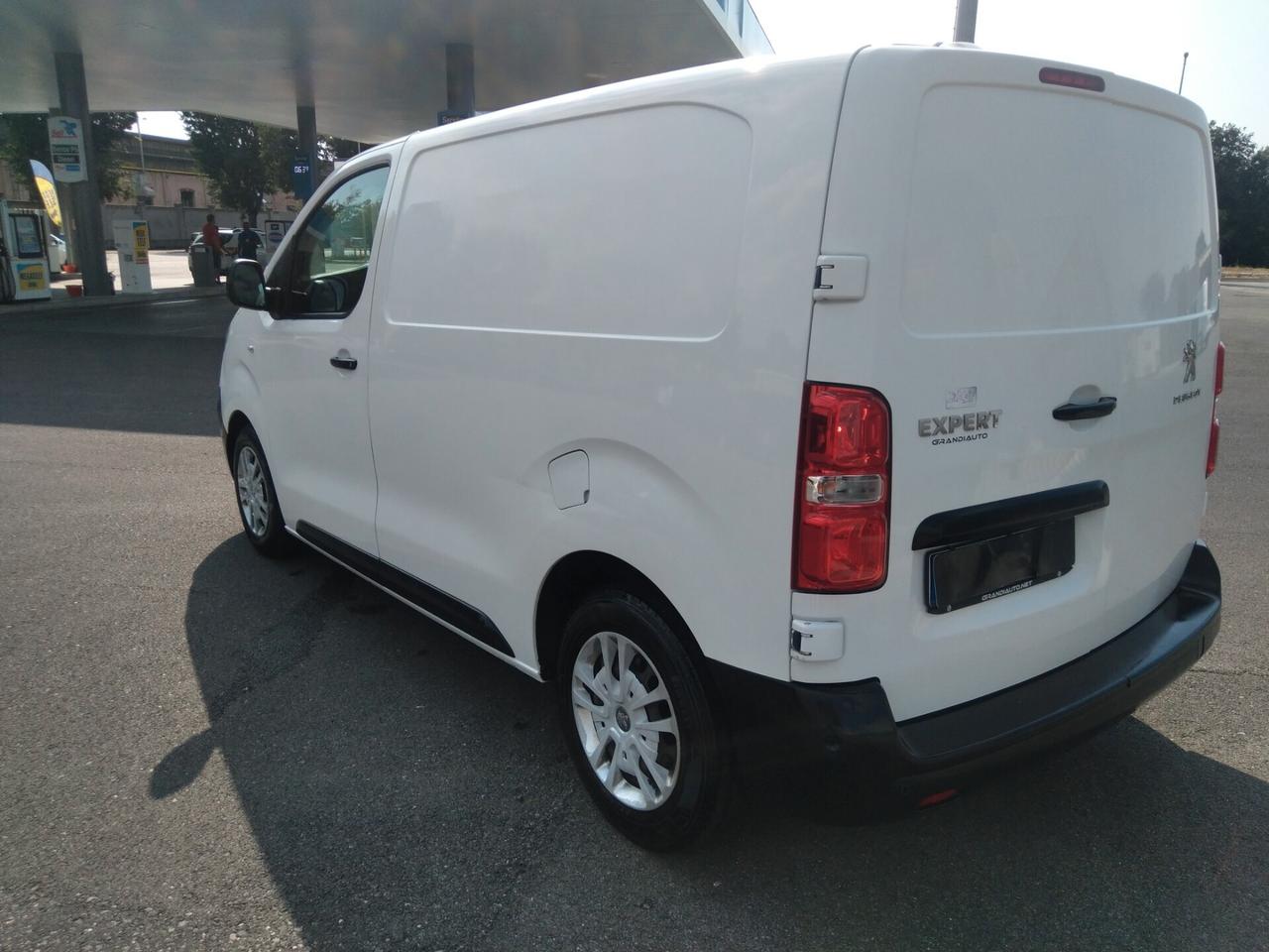 Peugeot Expert BlueHDi 115cv S&S ideale per neopatentati