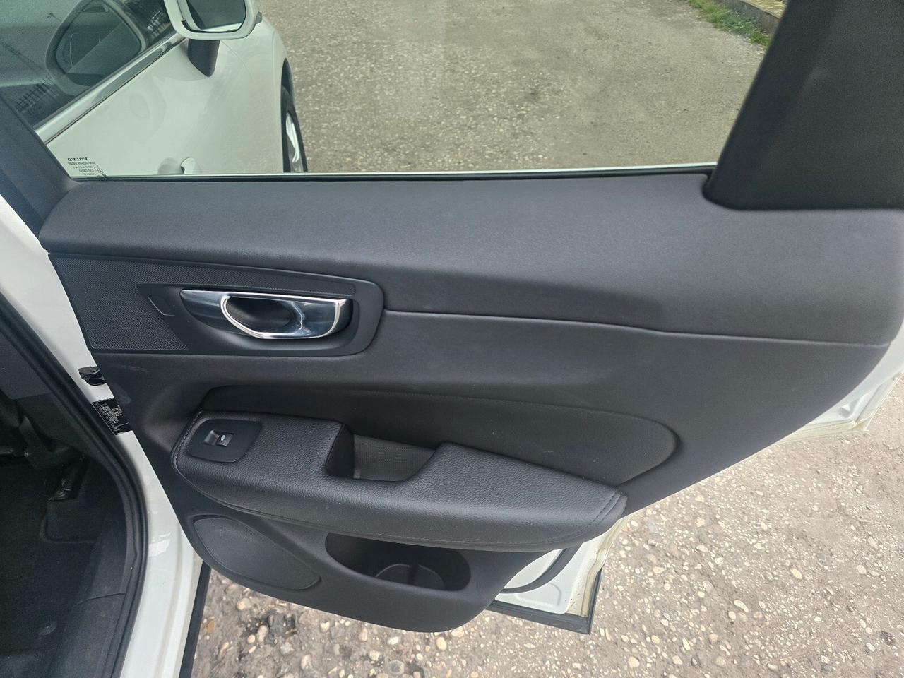 Volvo XC 60 XC60 B4 (d) AWD Geartronic Momentum