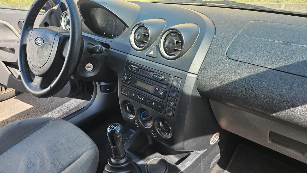 Ford Fiesta 1.2 5p. Ghia Neopatentati