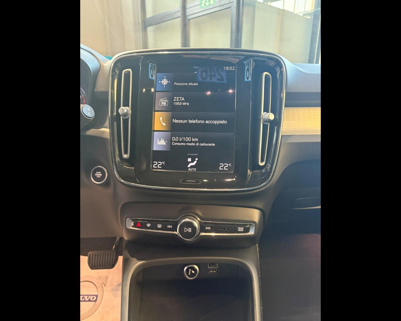VOLVO XC40 - XC40 1.5 t2 Momentum Pro auto my21