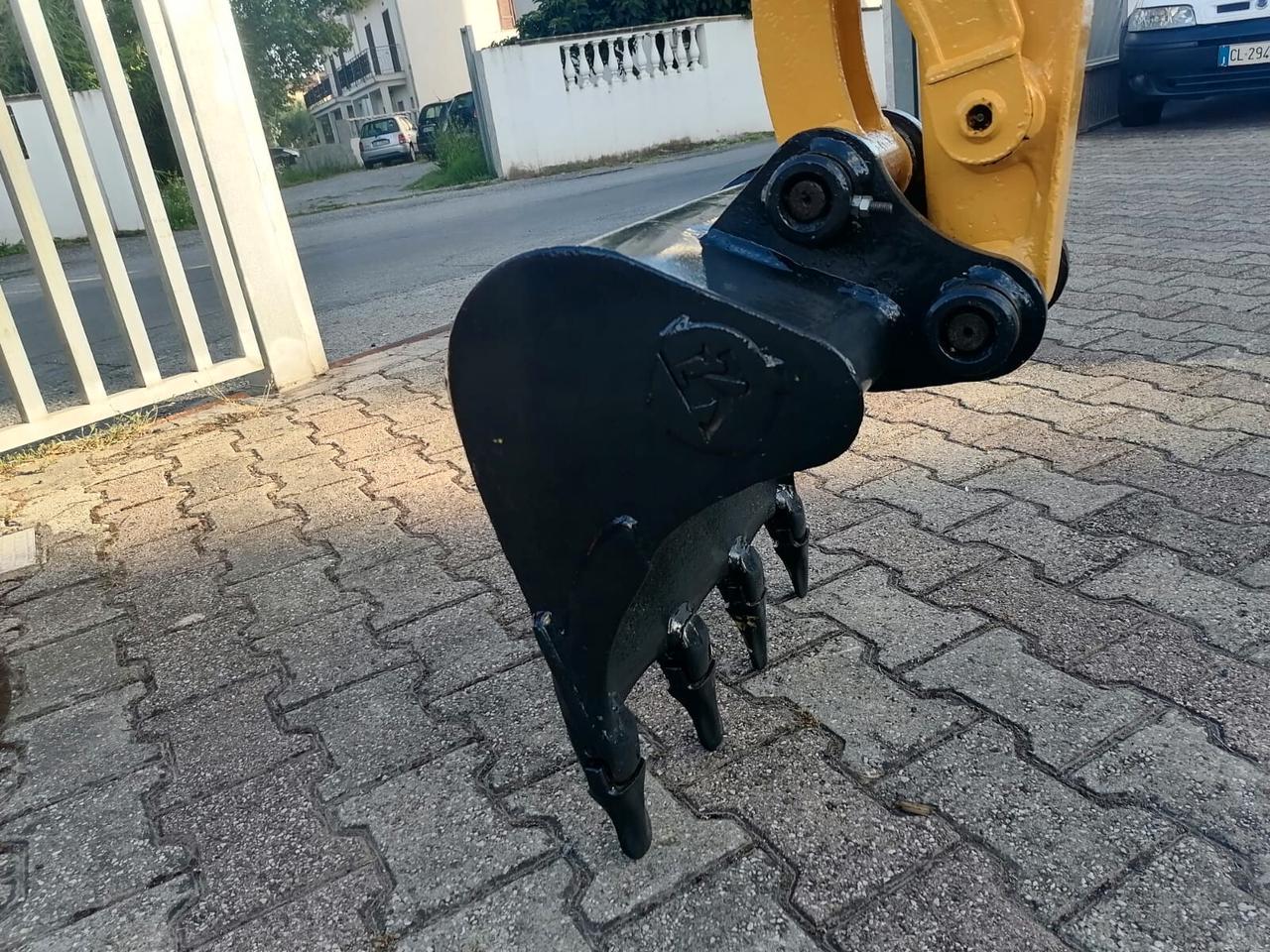 Escavatore Seminuovo New-Holland E18 SR (18 Quintali)