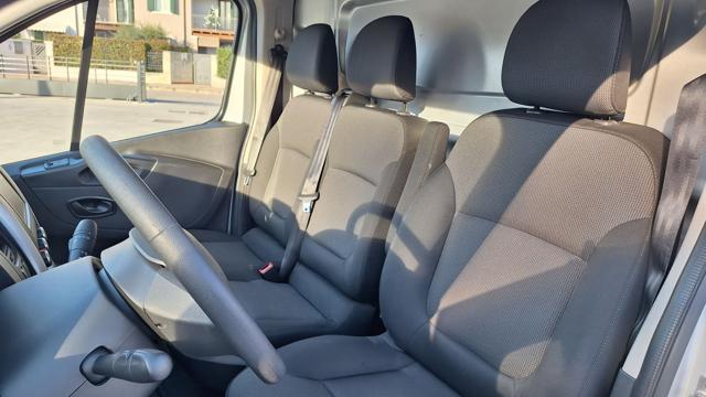 RENAULT Trafic T27 2.0 dCi 120CV PC-TN-DC Furgone Ice N°GG735