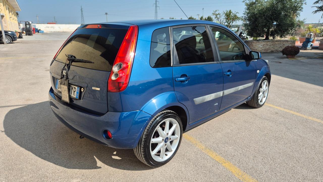 Ford Fiesta 1.4 TDCi 5p. Titanium sono 100.000 km