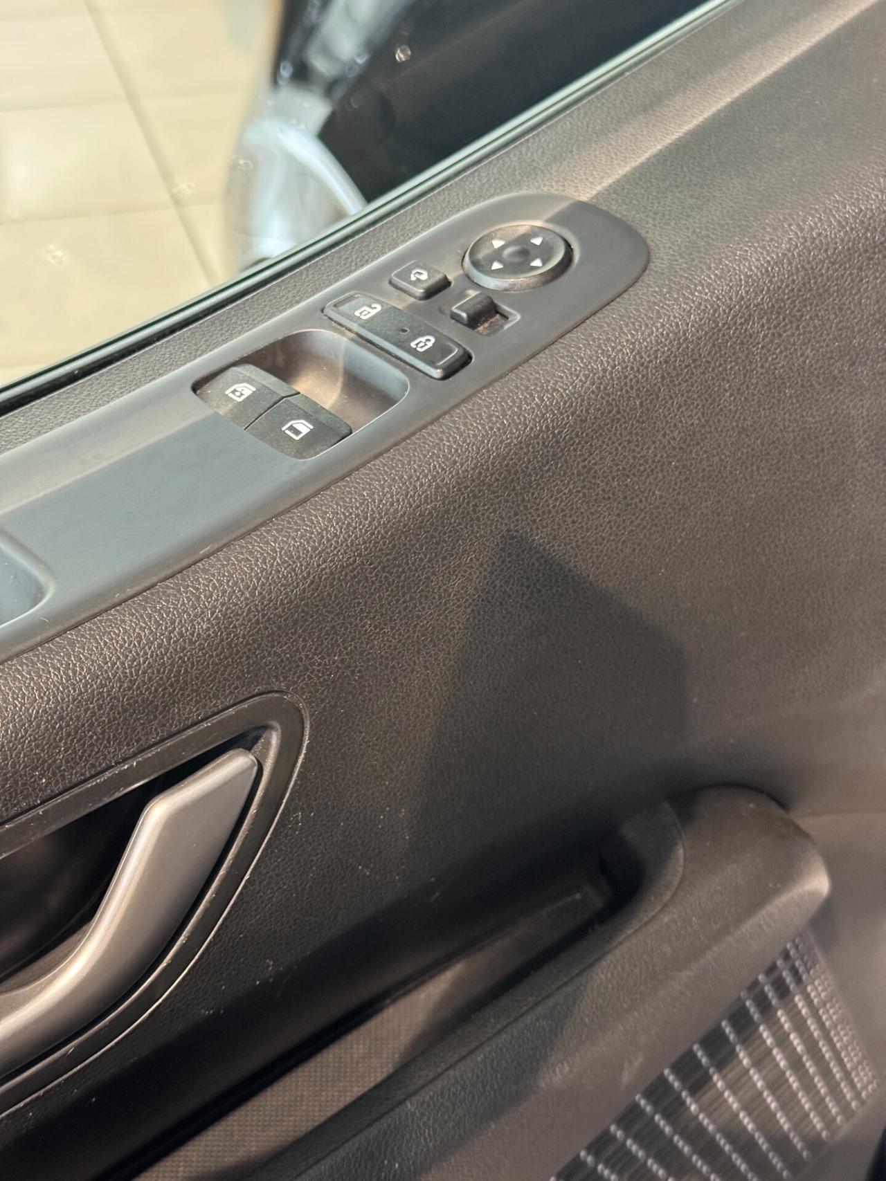 Hyundai STARIA 2.2 Wagon 2wd auto Led App conn 9p 18" (+Iva)