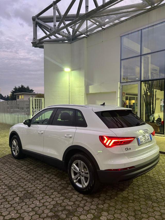 AUDI Q3 35 TDI S tronic Business