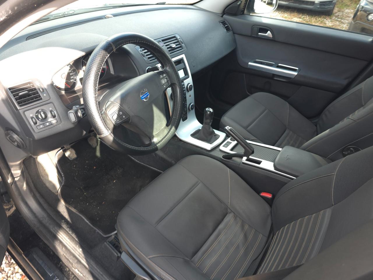 Volvo V50 D2 R-design