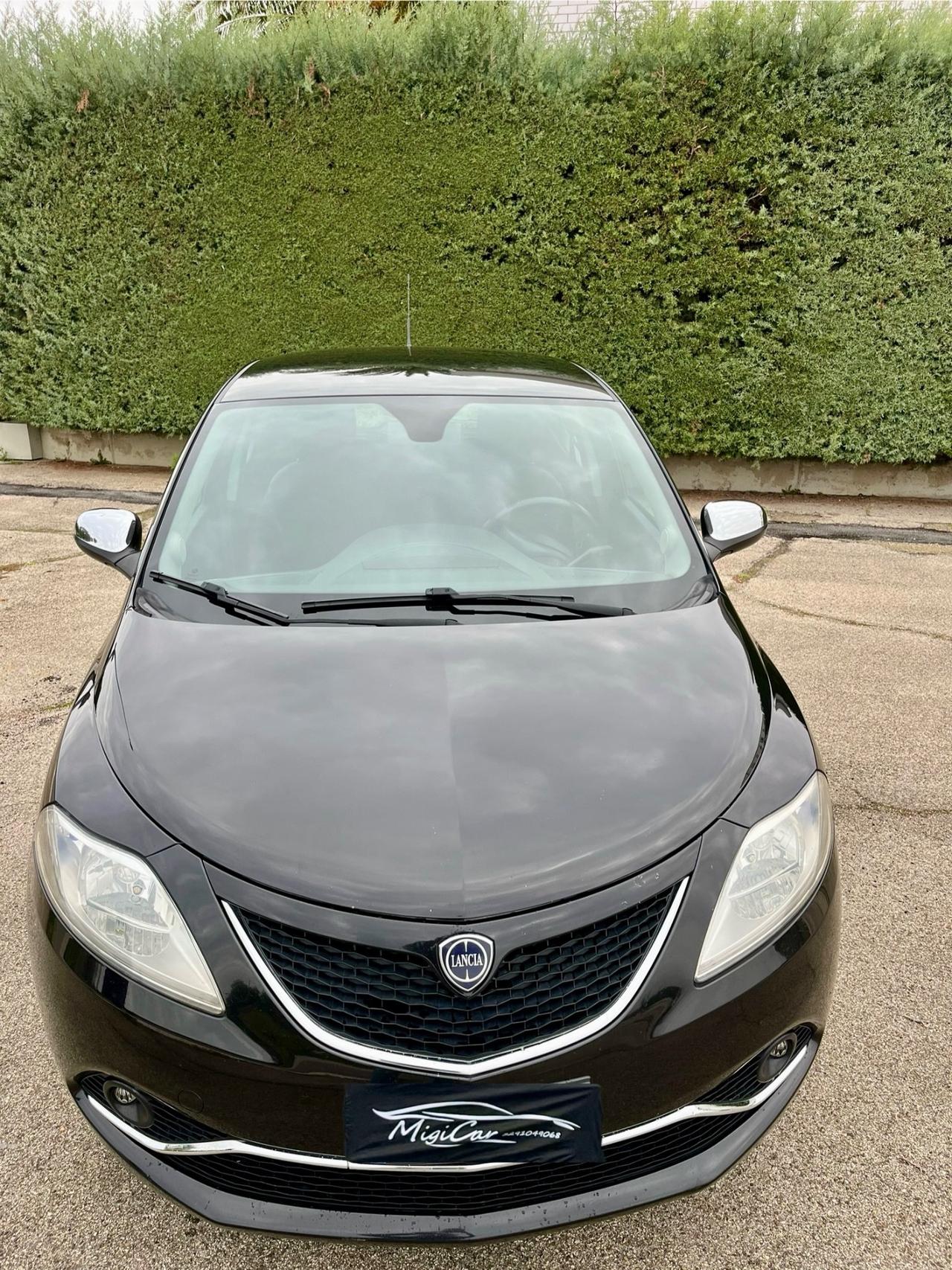 Lancia Ypsilon 0.9 TwinAir 85 CV 5 porte Metano Ecochic Platinum