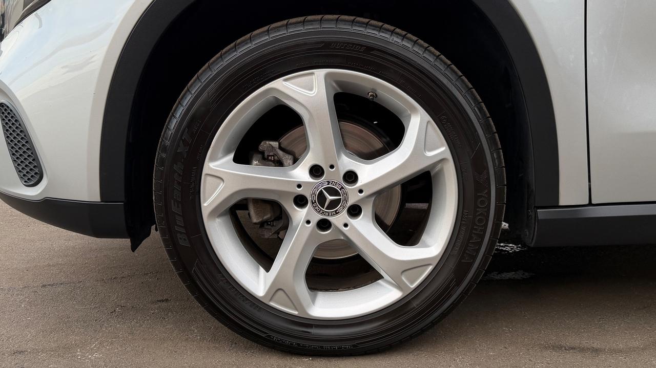MERCEDES-BENZ GLA 180 1.6 PREMIUM AT7 122CV - FULL LED, PELLE, TETTO, NEOPATENTATI