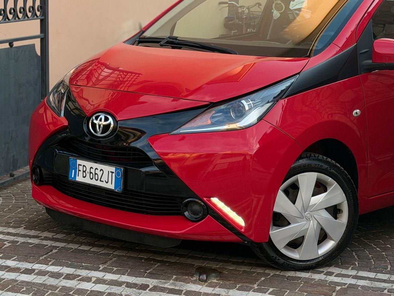 Toyota Aygo 1.0 VVT-i 69 CV 5 porte x-cool