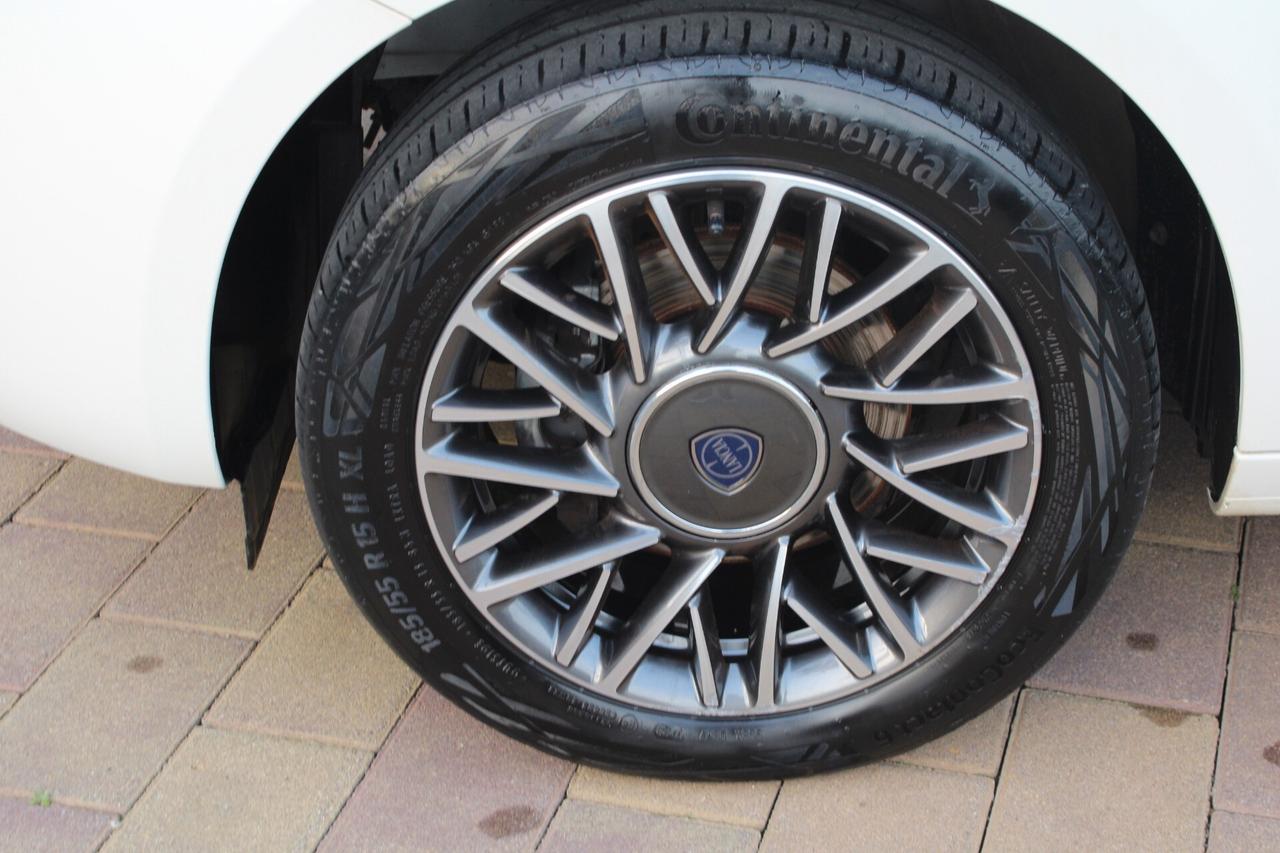 Lancia Ypsilon 1.0 FireFly 5 porte S&S Hybrid Gold Plus