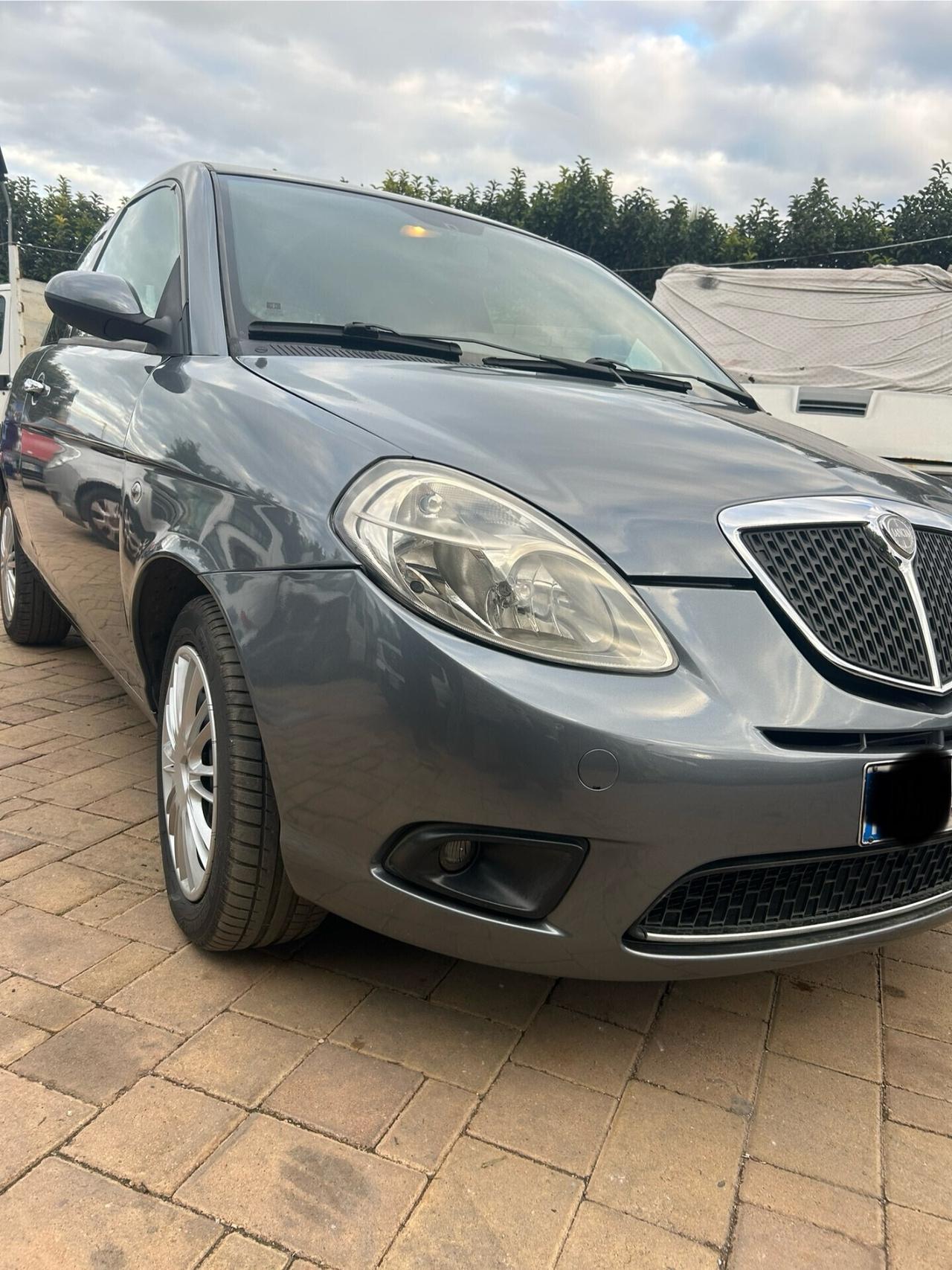 Lancia Ypsilon 1.3 MJT 75 CV Argento