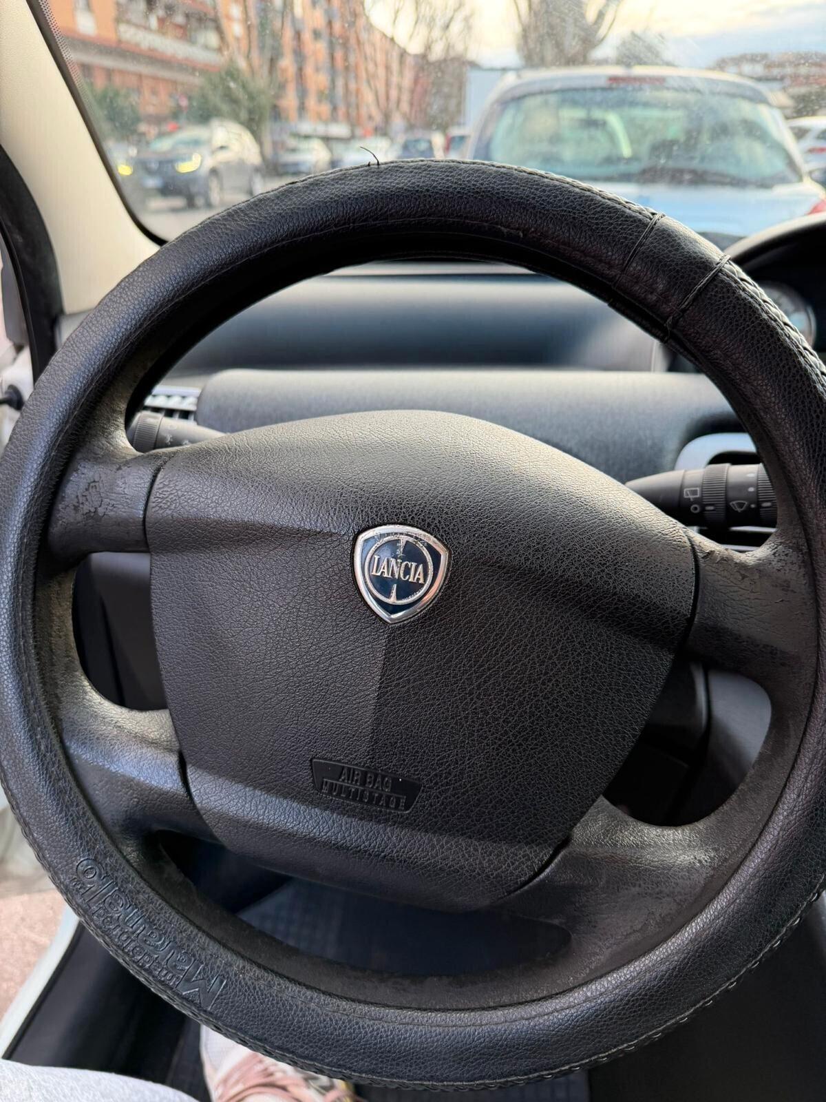 Lancia Ypsilon 1.2 Versus