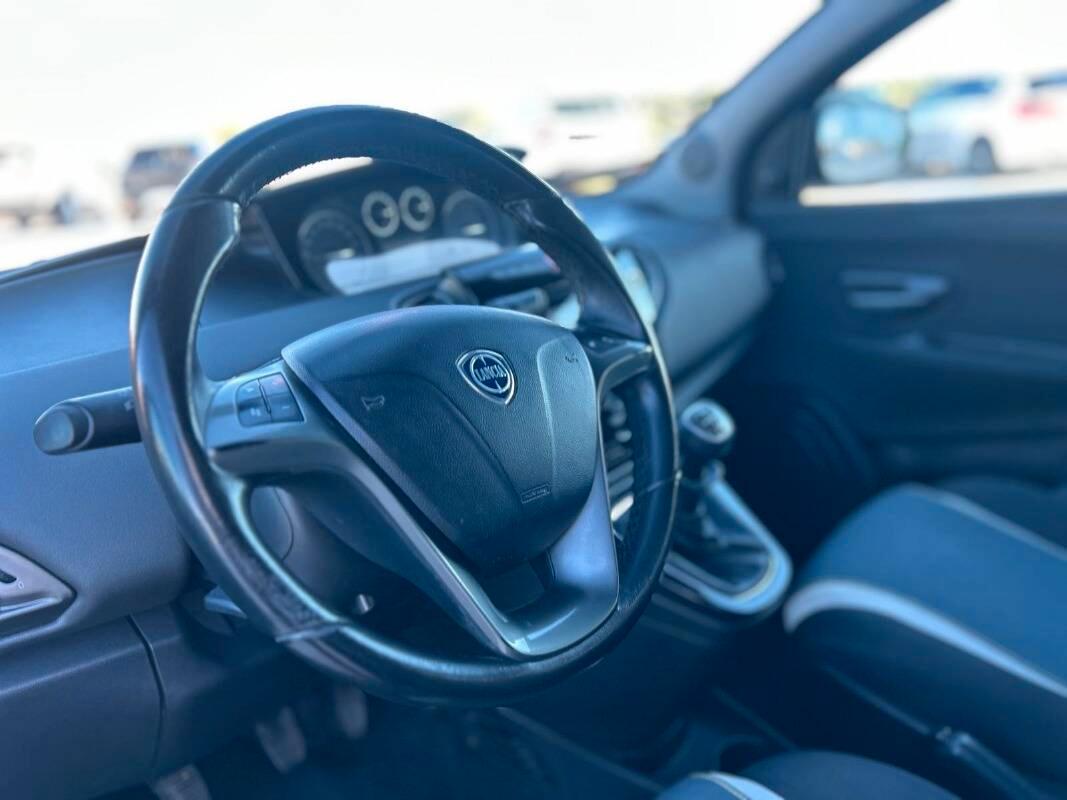 Lancia Ypsilon 1.2 8v Silver c clima 69cv