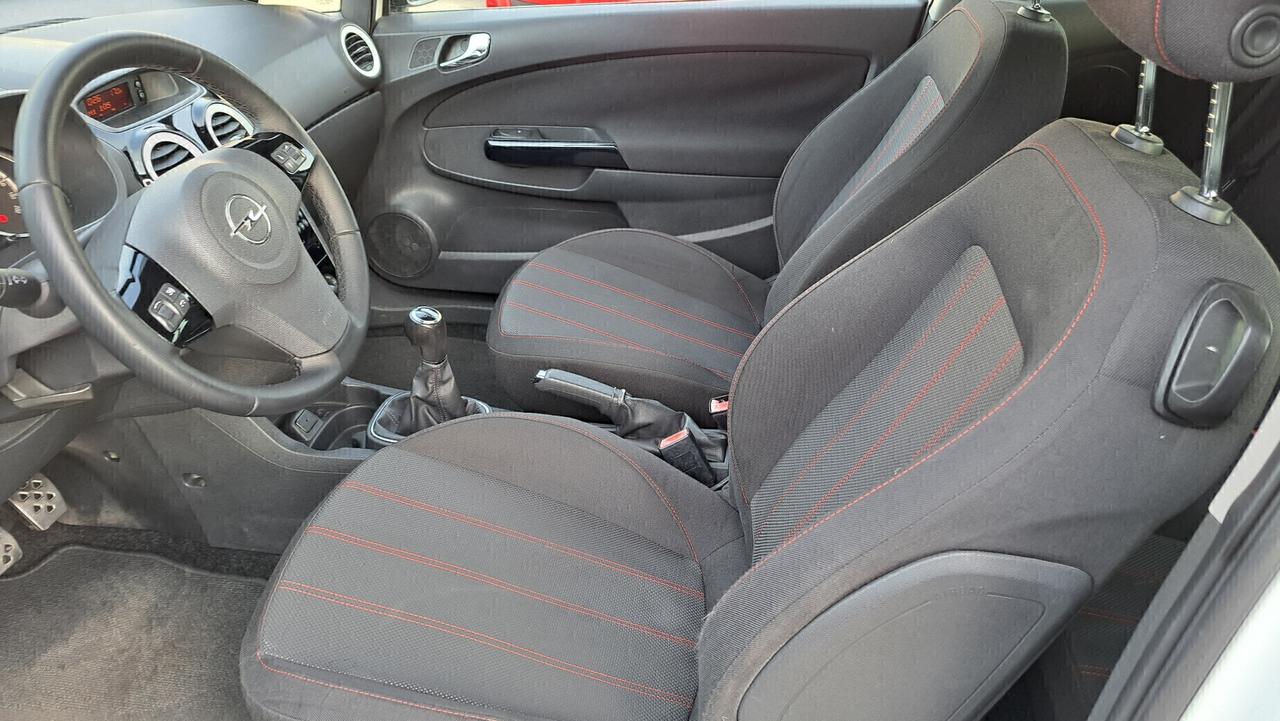 Opel Corsa 1.2 3 porte b-color
