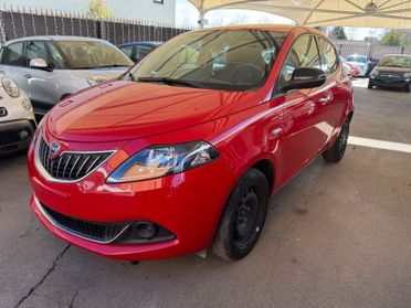 Lancia Ypsilon 1.0 FireFly Hybrid Ecochic Silver + GPL