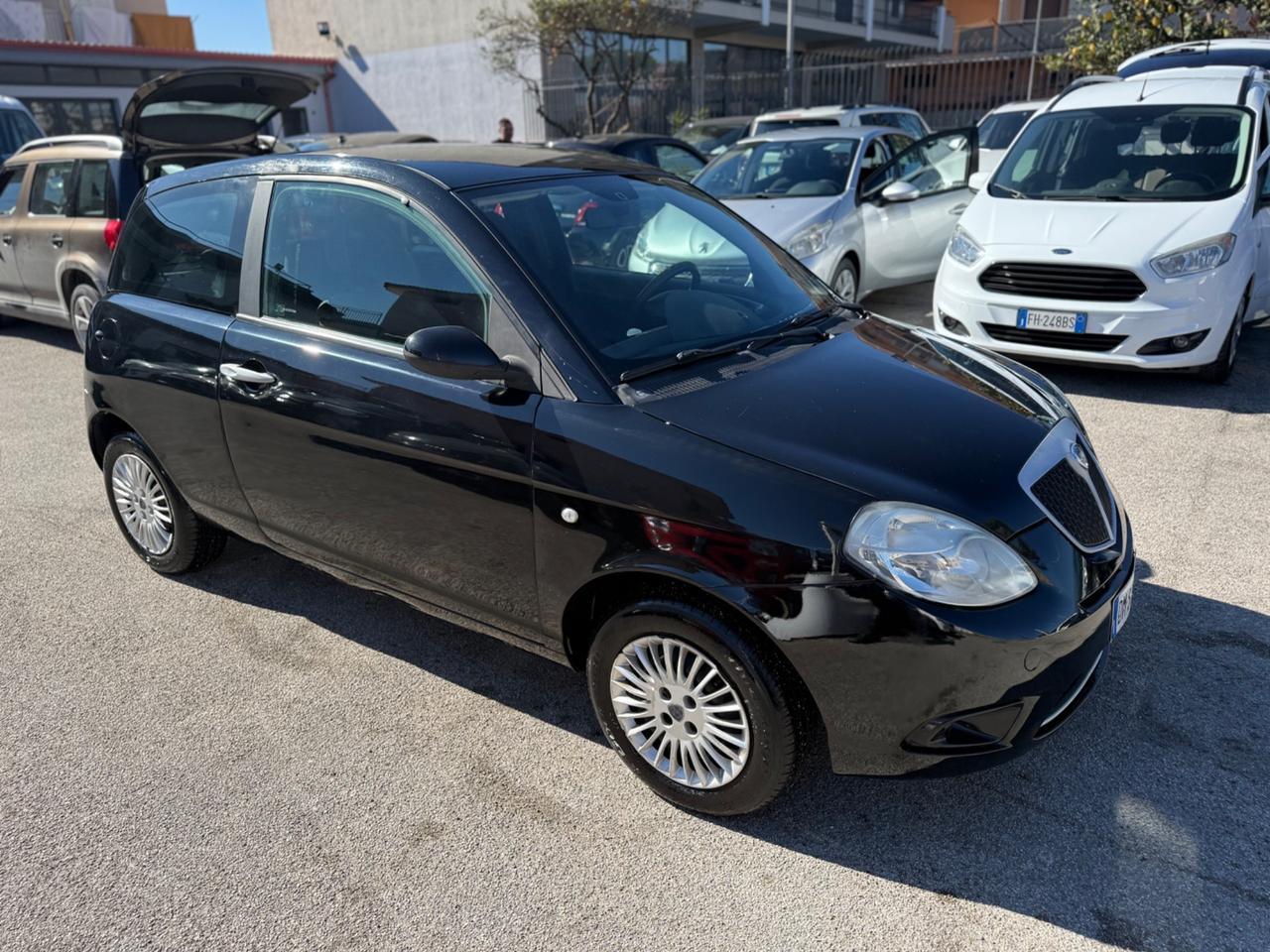 Lancia Ypsilon 1.3 MJT 75 CV Argento