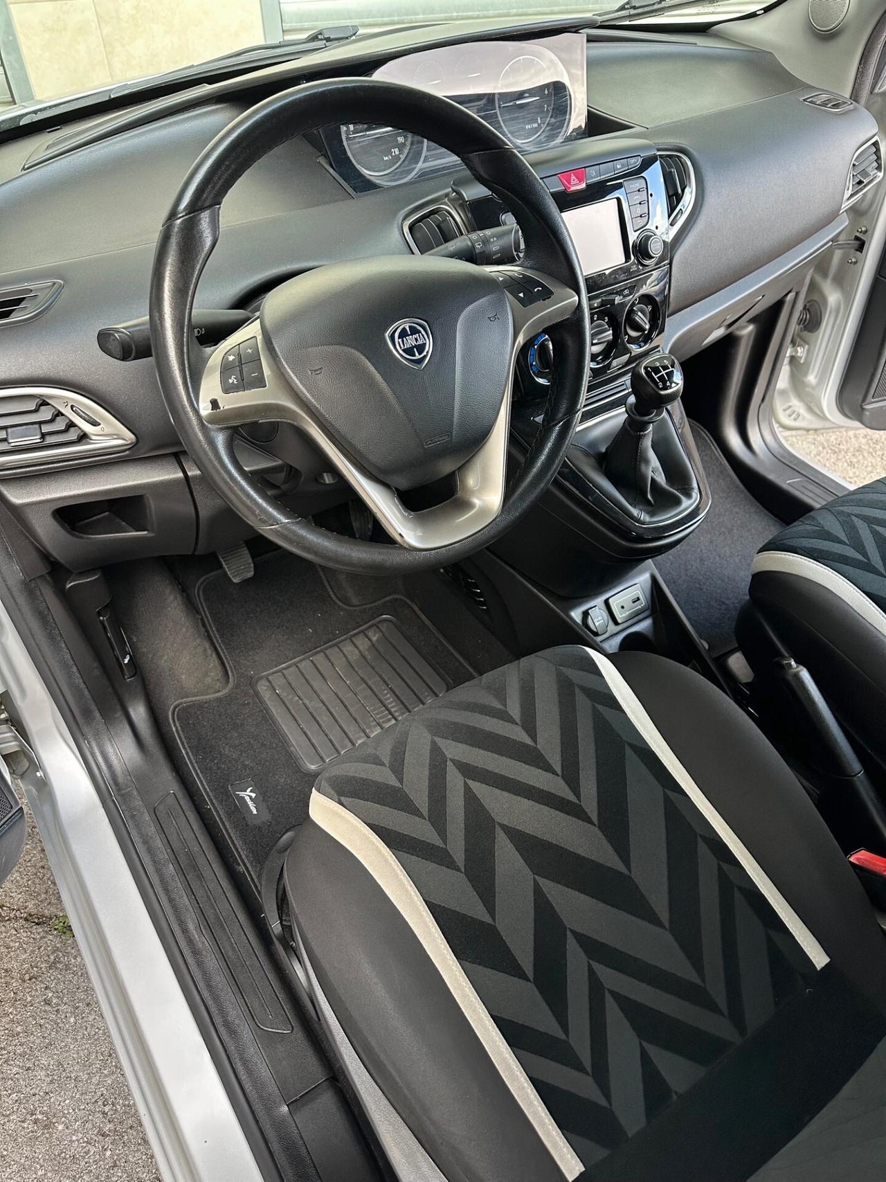 Lancia Ypsilon 1.2 benzina 69cv 5p. Gold