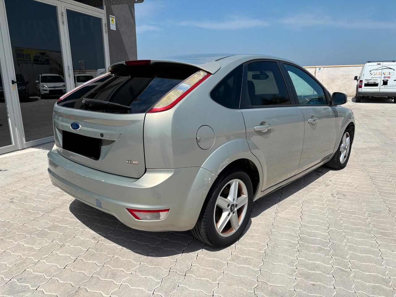 FORD FOCUS 1.6 TITANIUM 2010