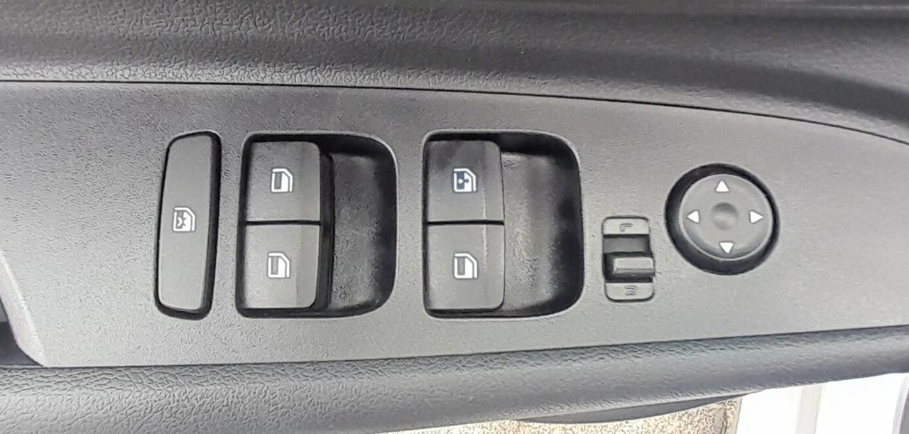 Hyundai i20 1.2 MPI MT Connectline