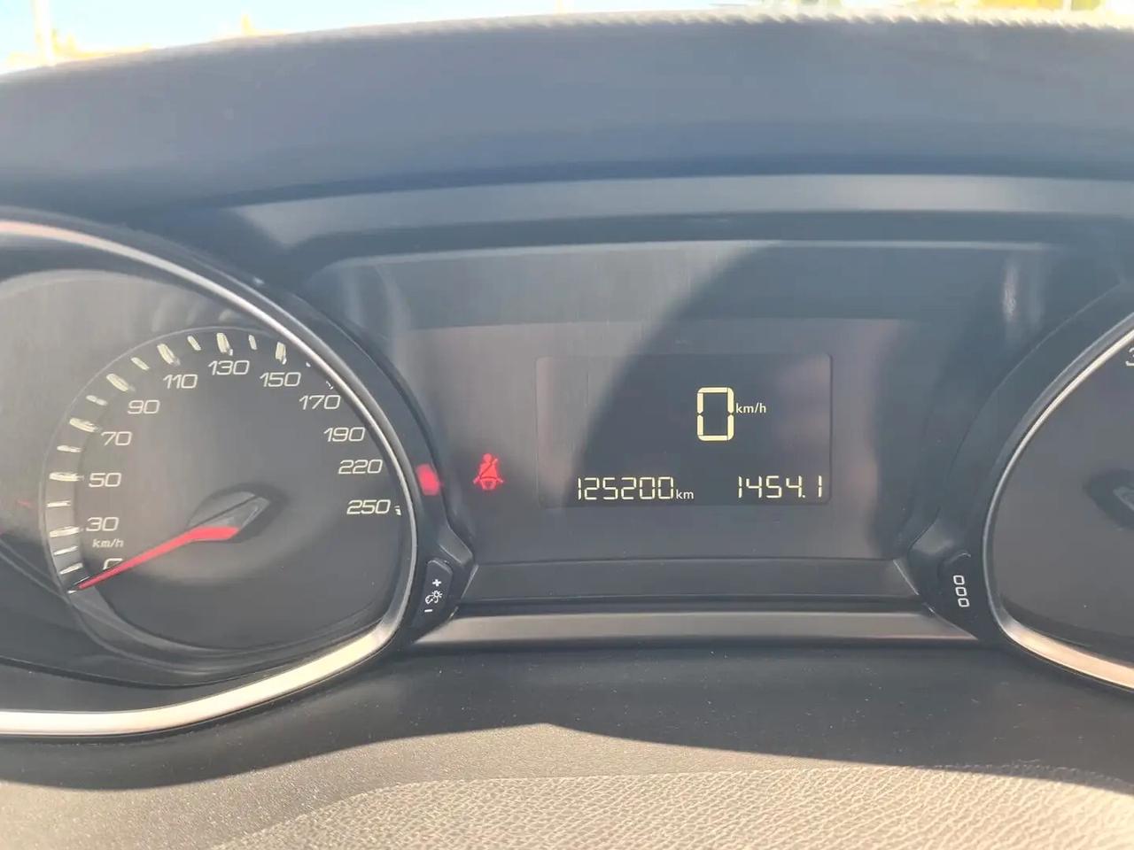 Peugeot 308 BlueHDi 100 S&S Business