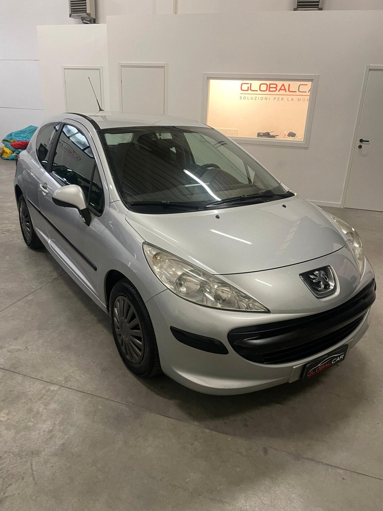 Peugeot 207 1.4 8V 75CV 3p. benz ok neopatentati