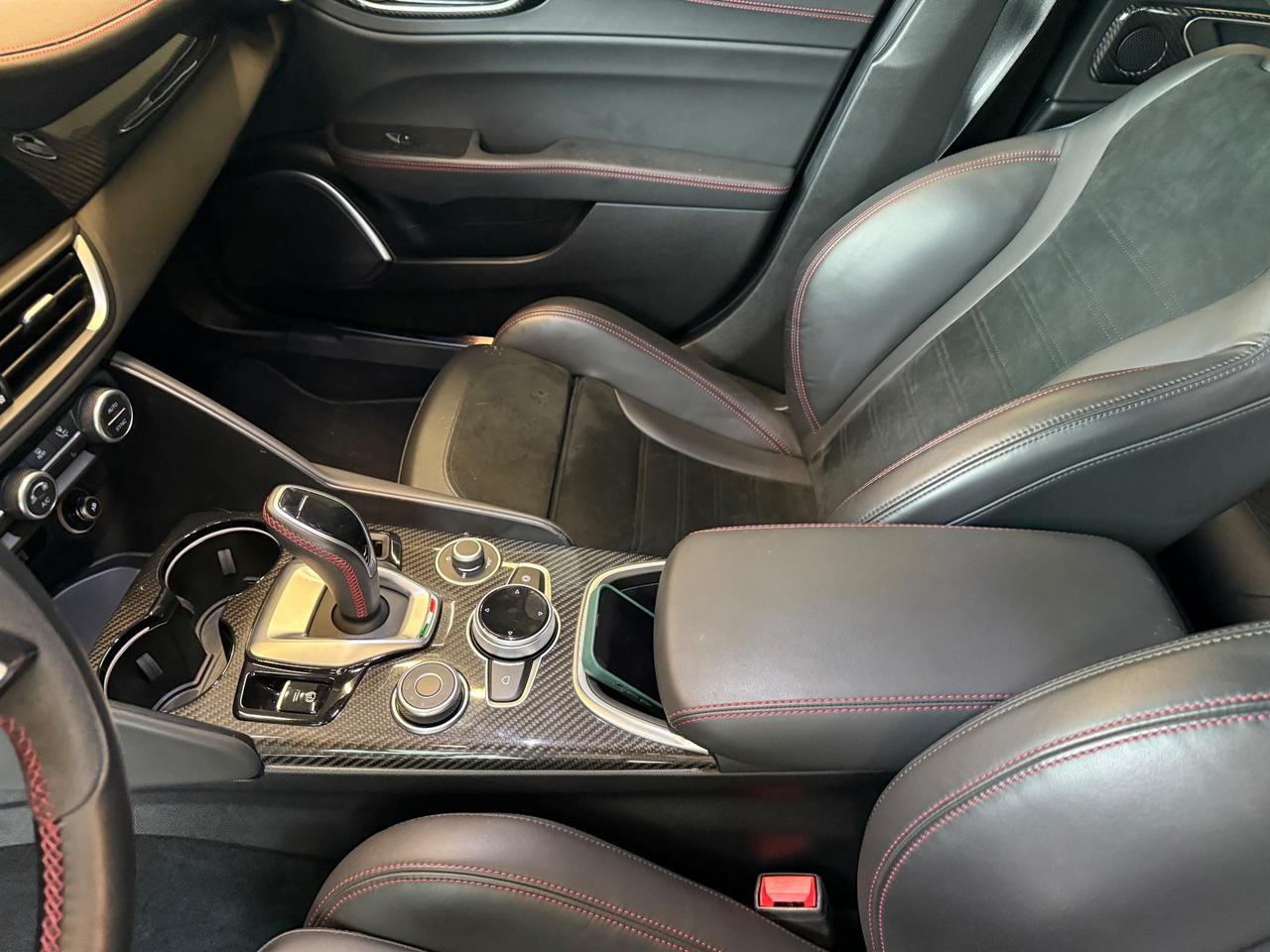 Alfa Romeo Giulia 2.9 V6 Bi-Turbo AT8 Quadrifoglio pack carbonio