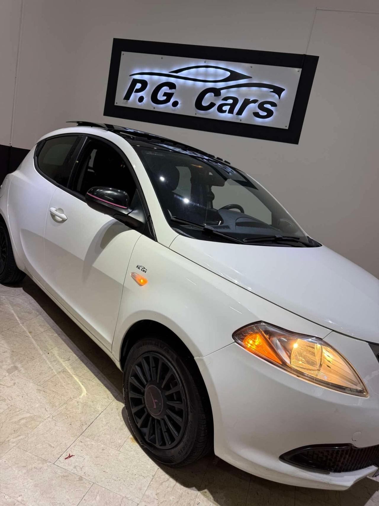 Lancia Ypsilon 1.2 69 CV london Paris