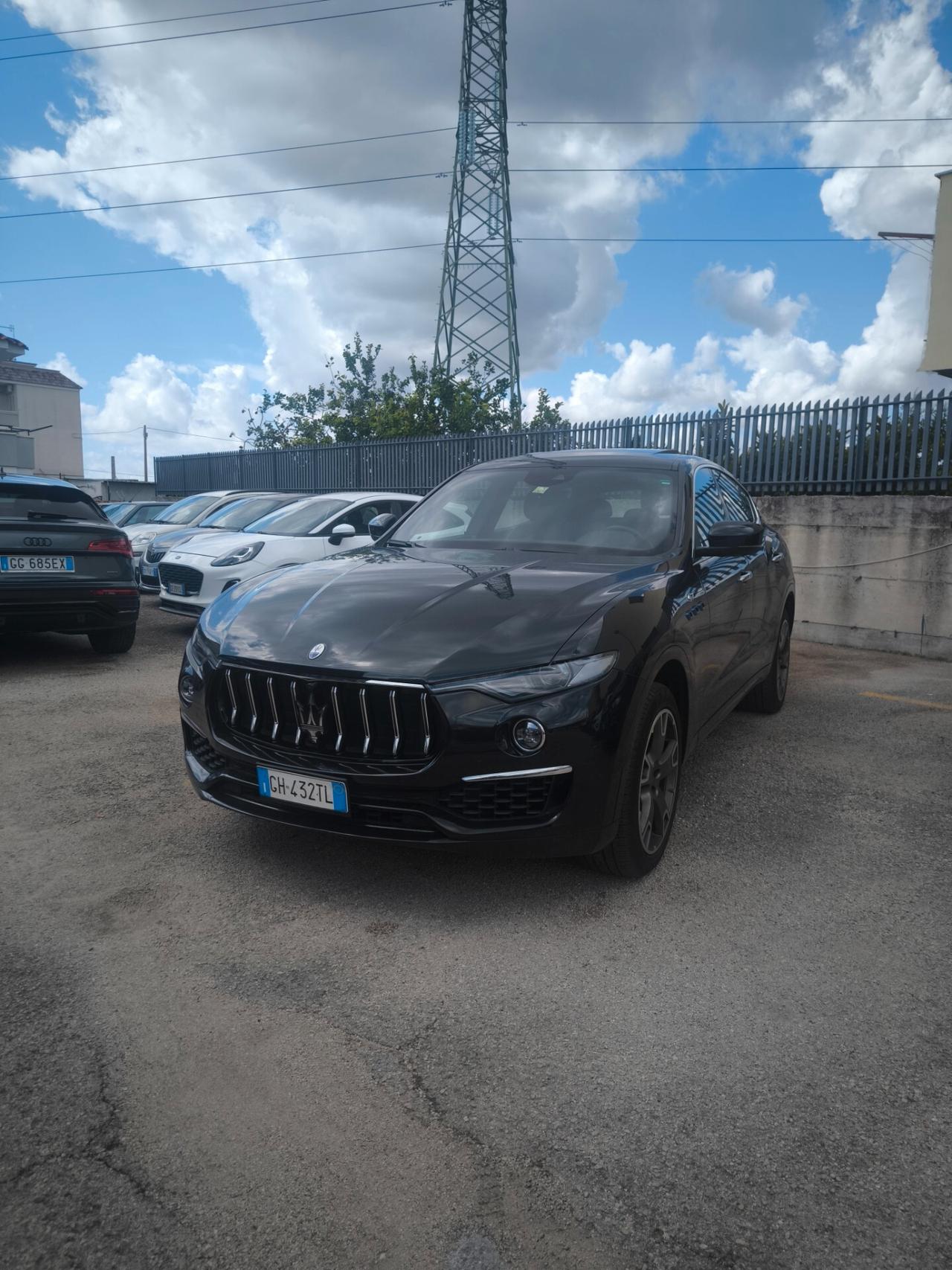 Maserati Levante MHEV 330 CV AWD GT full blackTetto panoramico