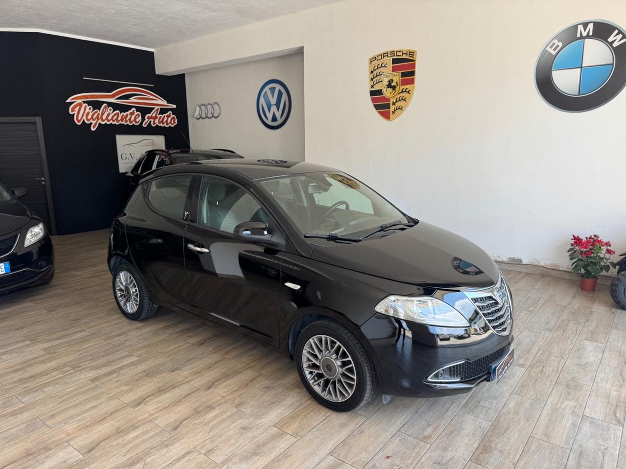 Lancia Ypsilon 1.2 69 CV 5 porte S&S Platinum