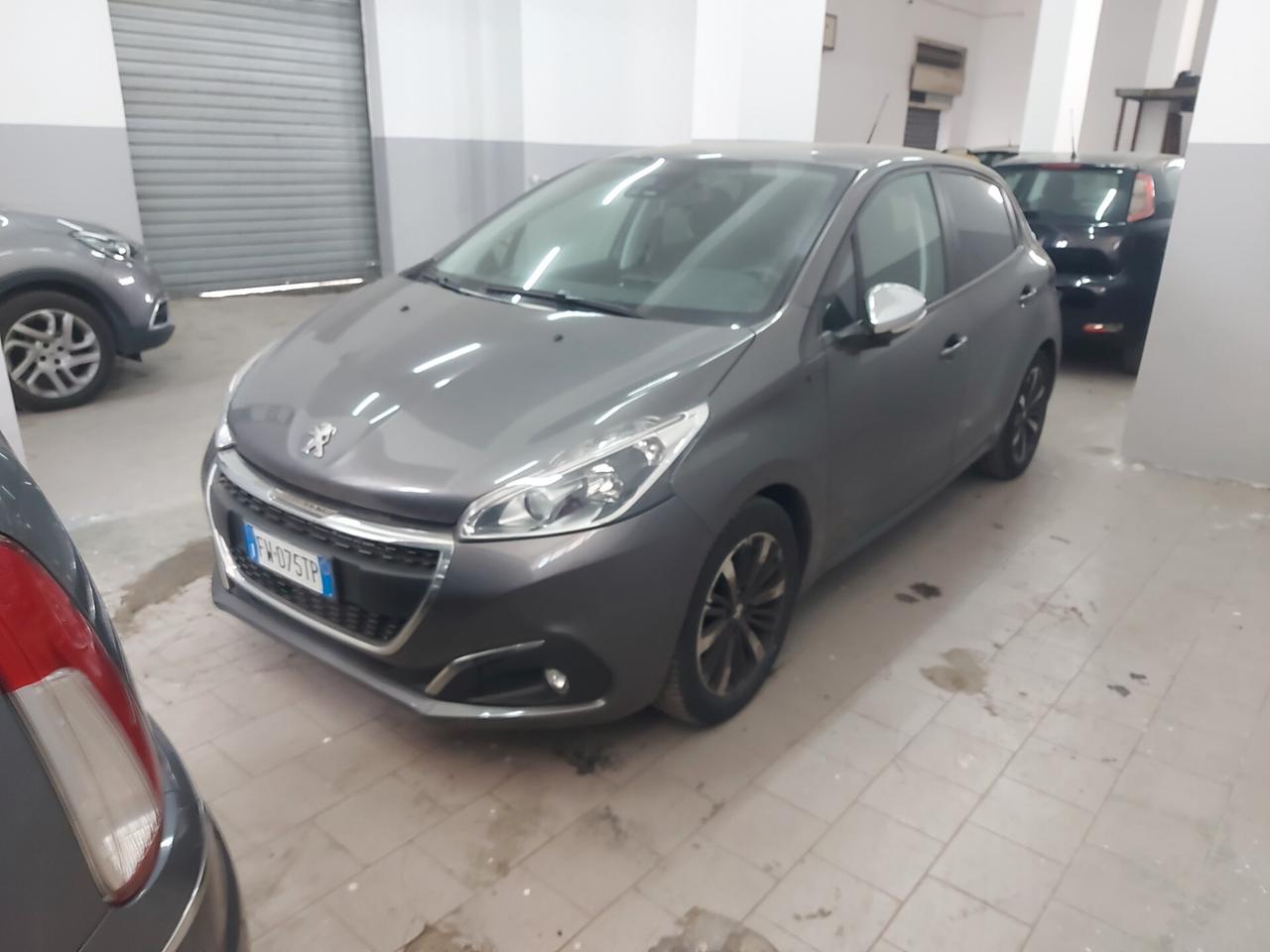 Peugeot 208 1.2benz 2019 GARANZIA TAGLIANDATA