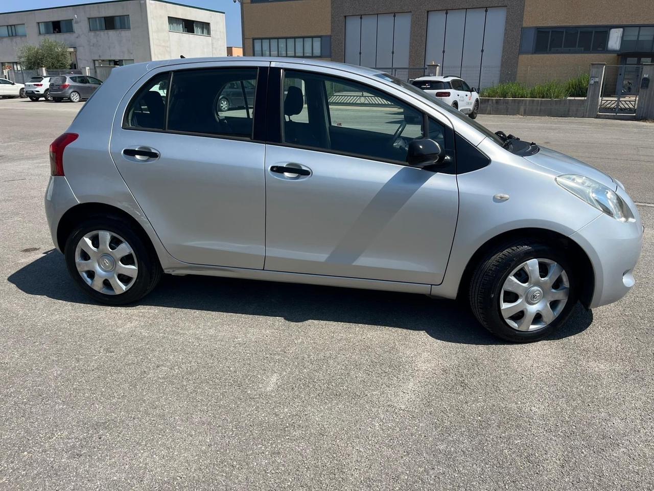 Toyota Yaris 1.0 5 porte Now