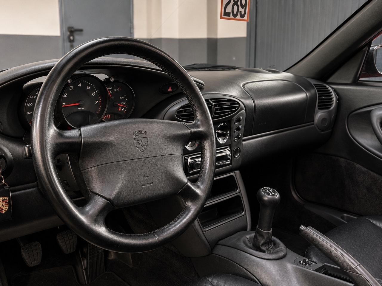 Porsche Boxster 2.5i 24V cat