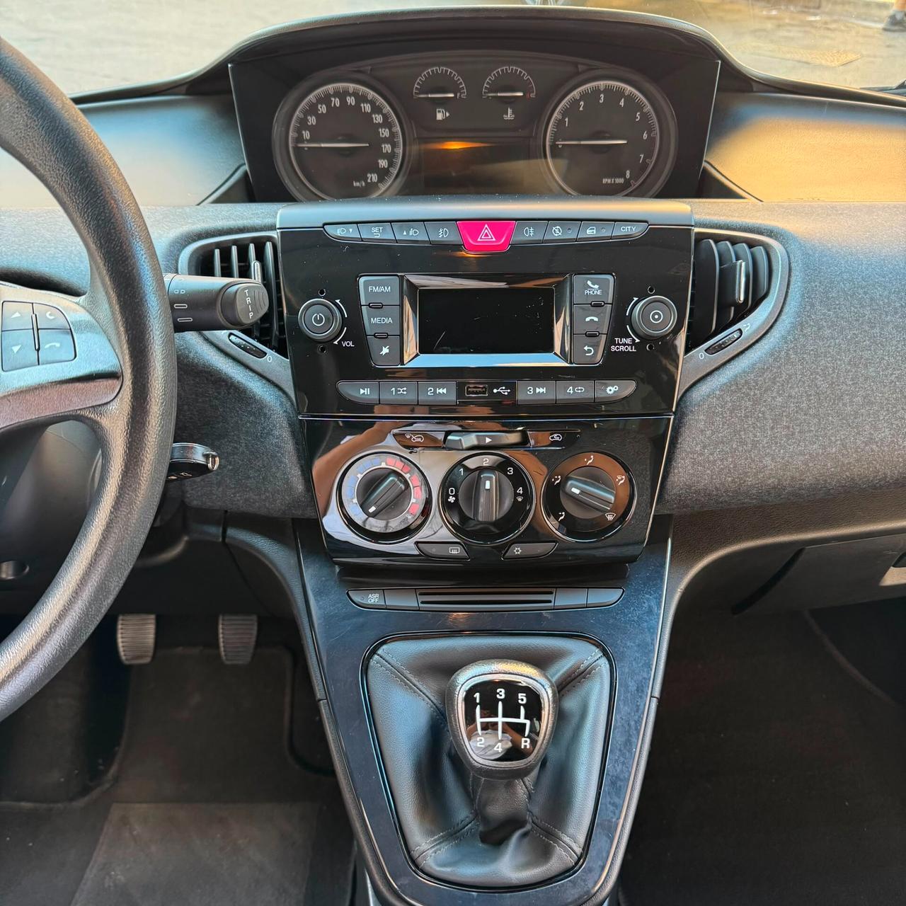 Lancia Ypsilon 1.2 benzina 69cv Elefantino Blu