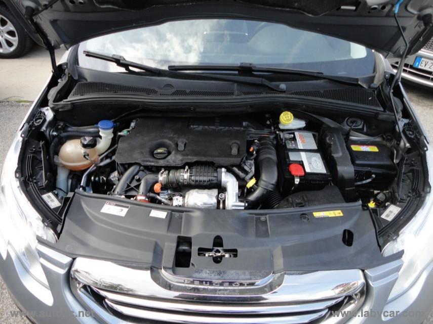 PEUGEOT 2008 1.6 e-HDi 92 CV S&S Urban Cross