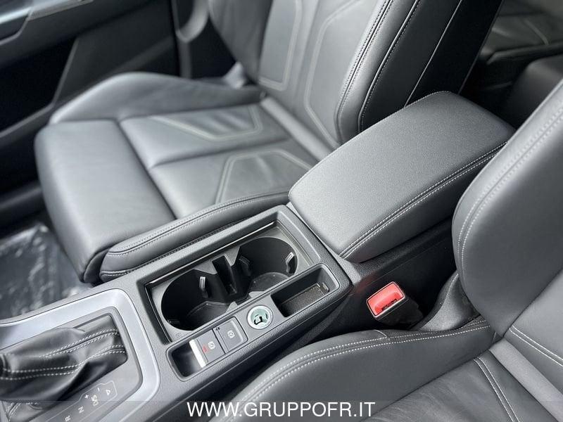 Audi Q3 35 TDI S tronic Identity Black