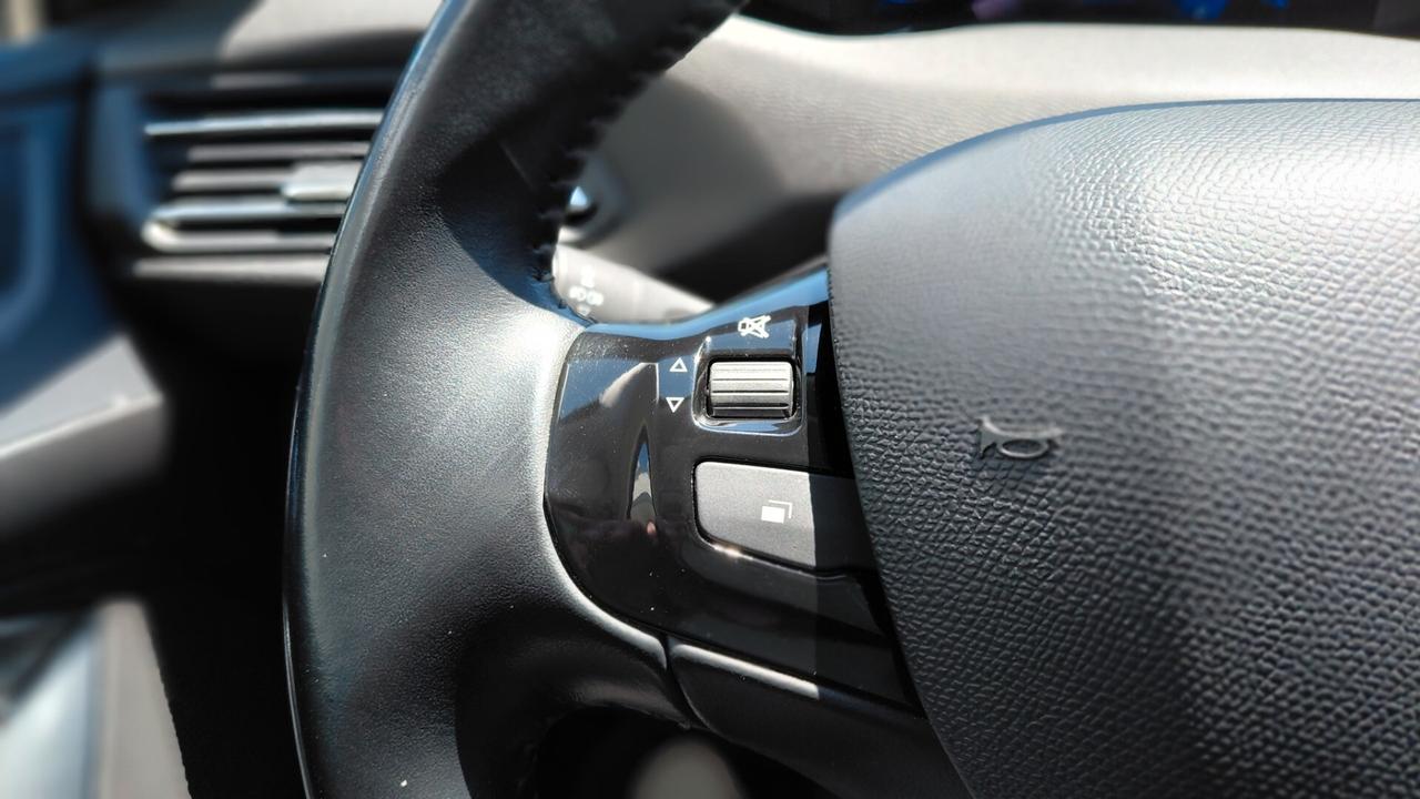 Peugeot 308 BlueHDi 100 S&S SW Business Navi