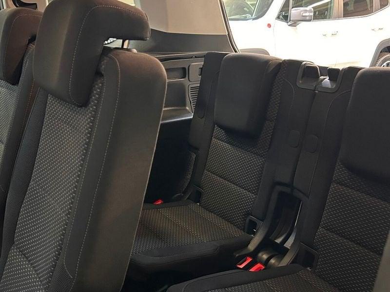 Volkswagen Touran 3ª serie 2.0 TDI 150 CV SCR DSG Business BlueMotion Technology