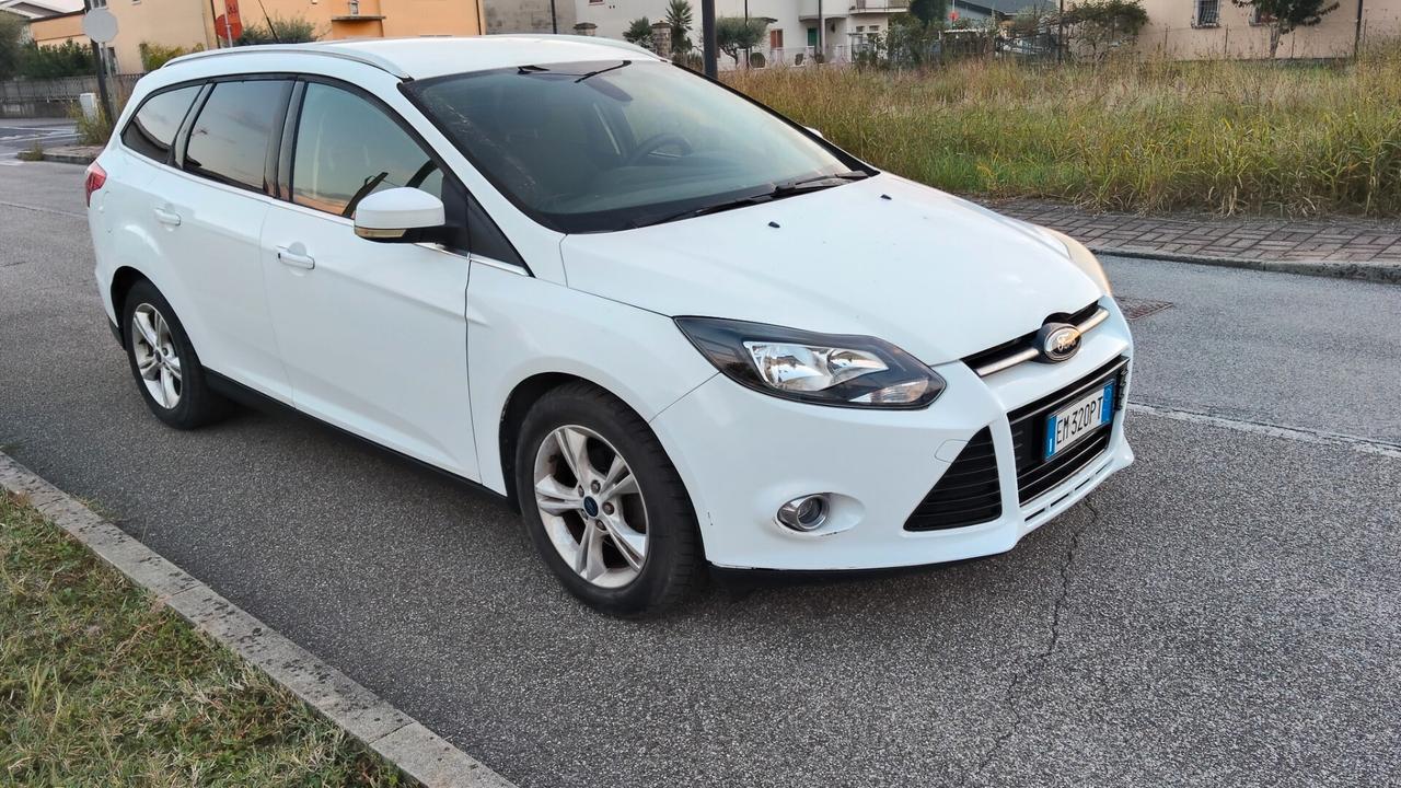 Ford Focus 1.6 TDCi con gancio traino