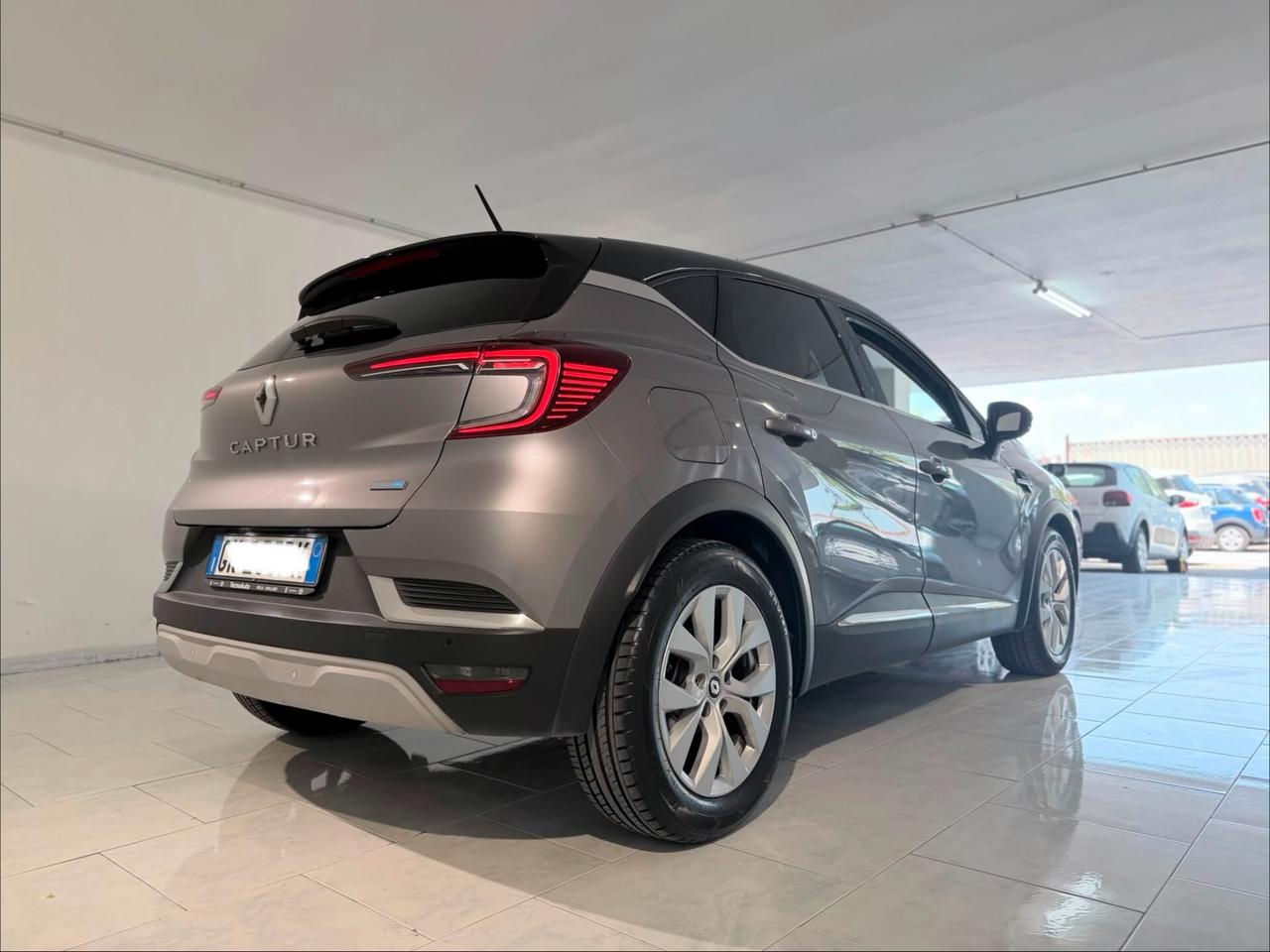 RENAULT CAPTUR FULL HYBRID AUTOMATICA