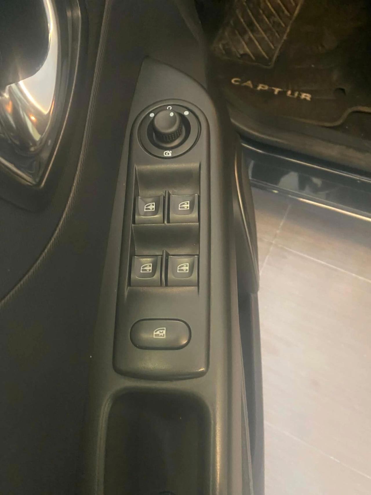 Renault Captur 1.5 dCi 8V 90 CV Condizioni Eccellenti Leggi