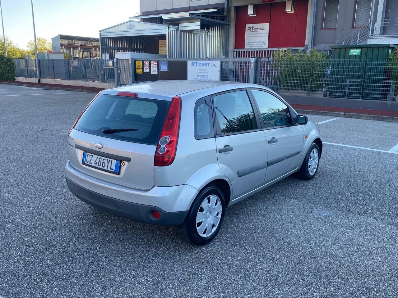 Ford Fiesta 1.4 16V 5p. Ghia
