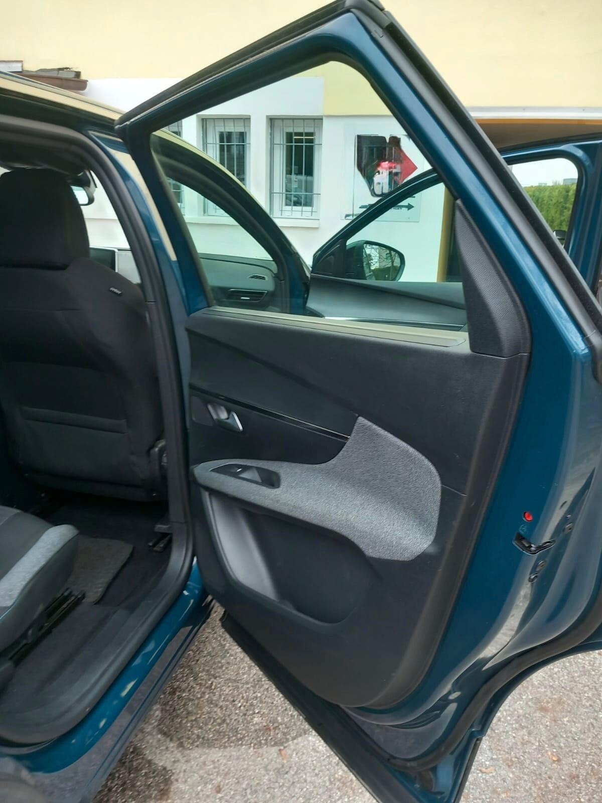 Peugeot 5008 BlueHDi 130 S&S EAT8 Active Pack