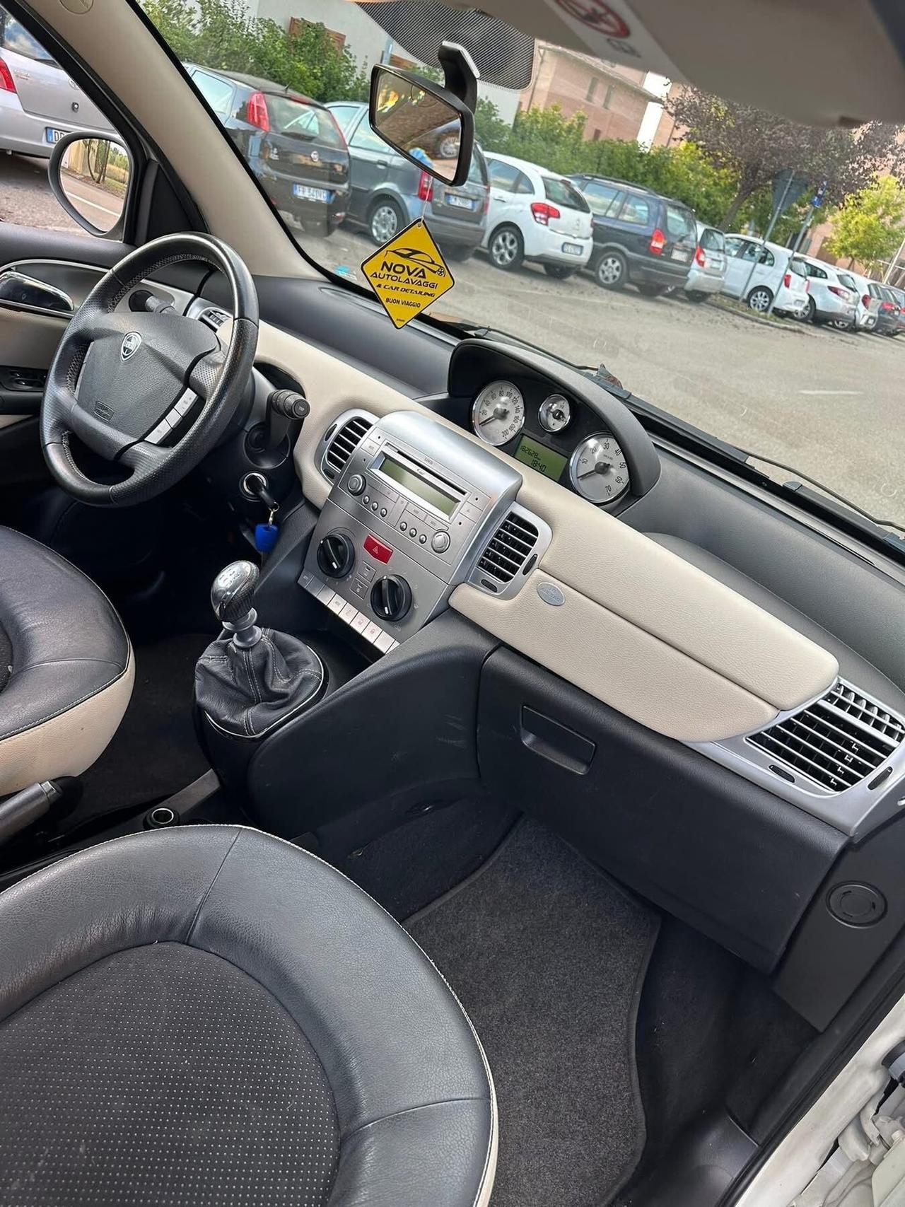 Lancia Ypsilon 1.4 New Oro Ecochic GPL