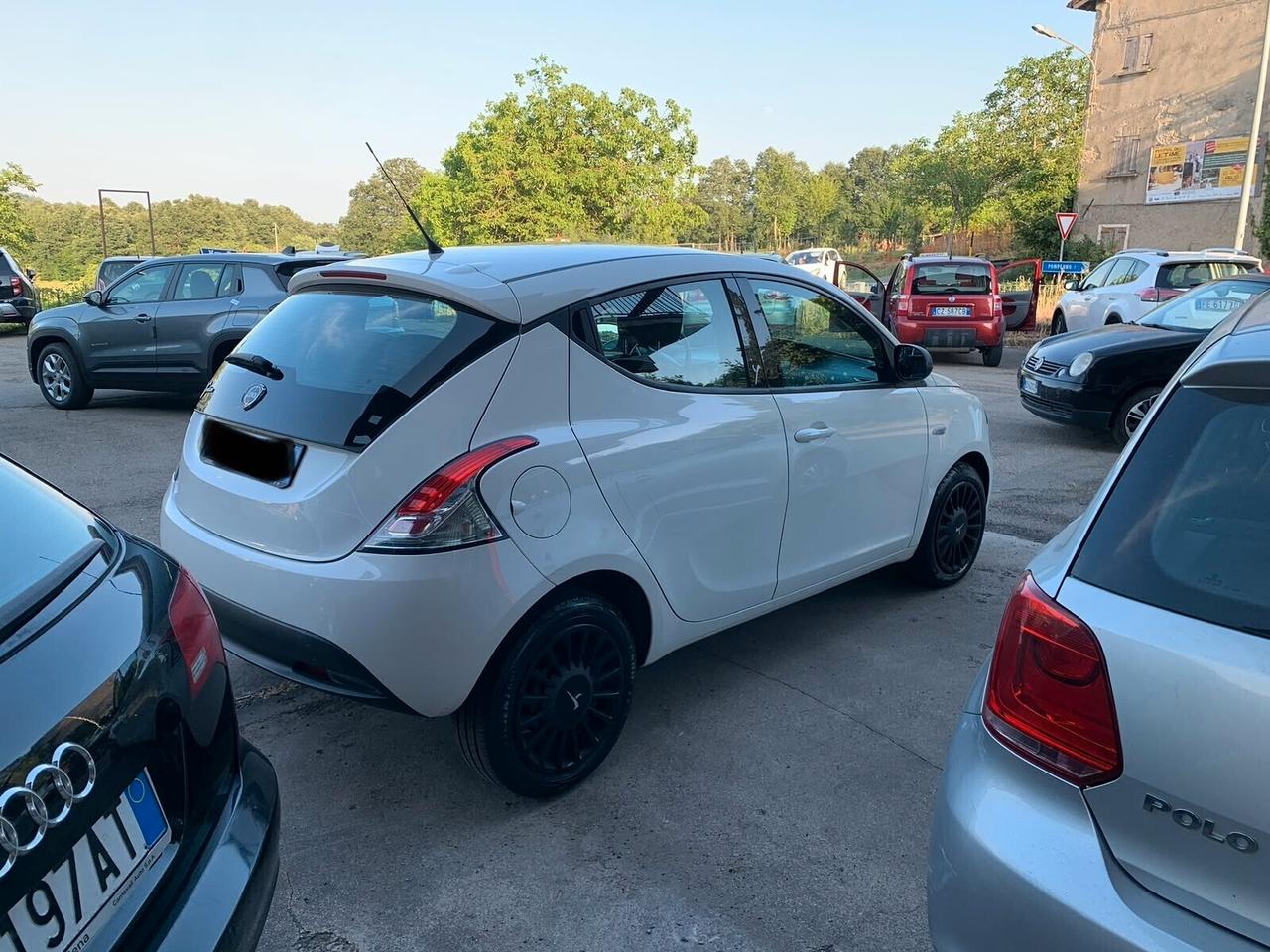 Lancia Ypsilon elefantino-5 porte-con solo 60000 km-garanzia-del 2015-benzina gpl da fabbrica-ecologica-8 gomme e cerchi