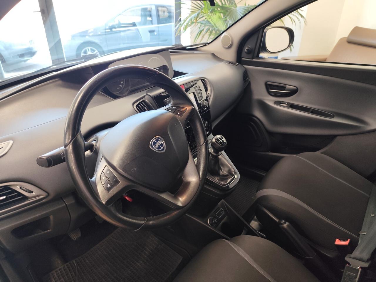 Lancia Ypsilon 1.2 69 CV 5 porte Silver