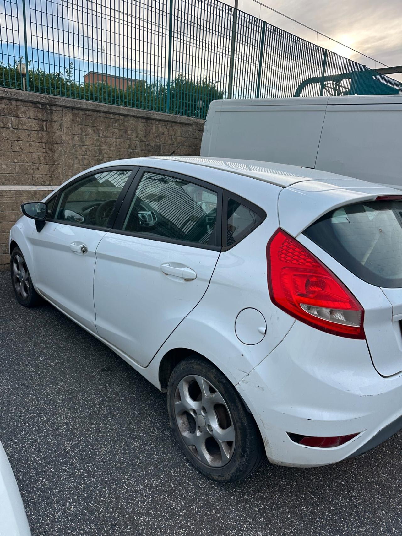 Ford Fiesta 1.4 5 porte Bz.- GPL Titanium