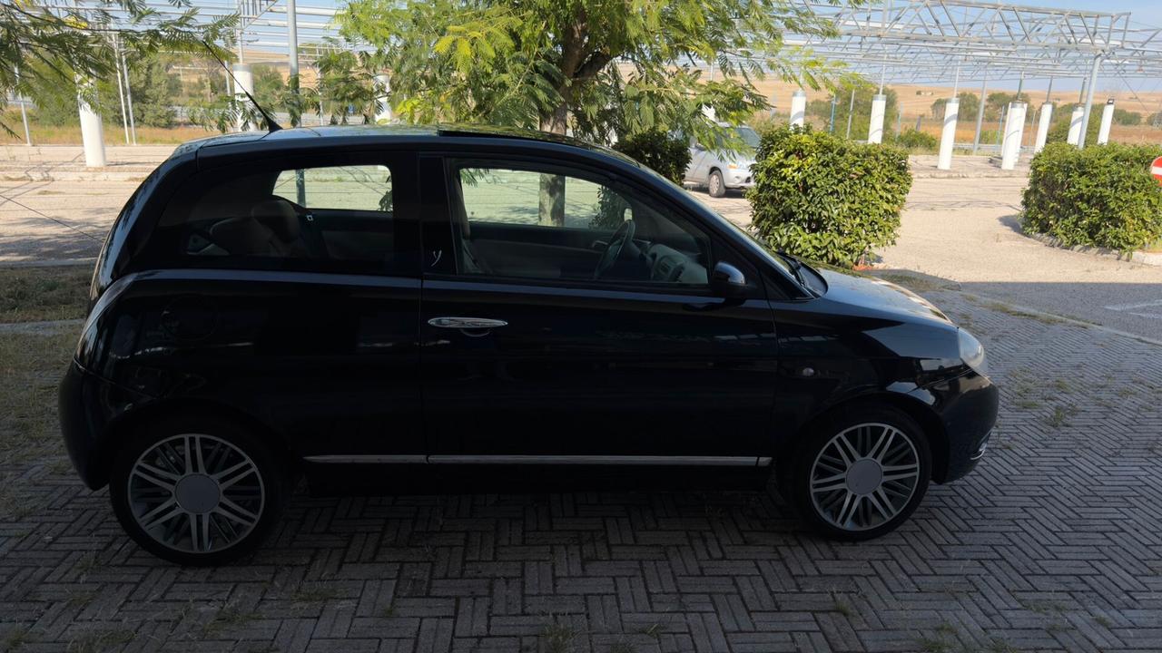 Lancia Ypsilon 1.3 MJT 90 CV Platino