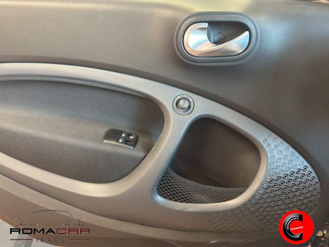 SMART ForTwo EQ cabrio TETTO APPLE CAR PLAY TELECAMERA