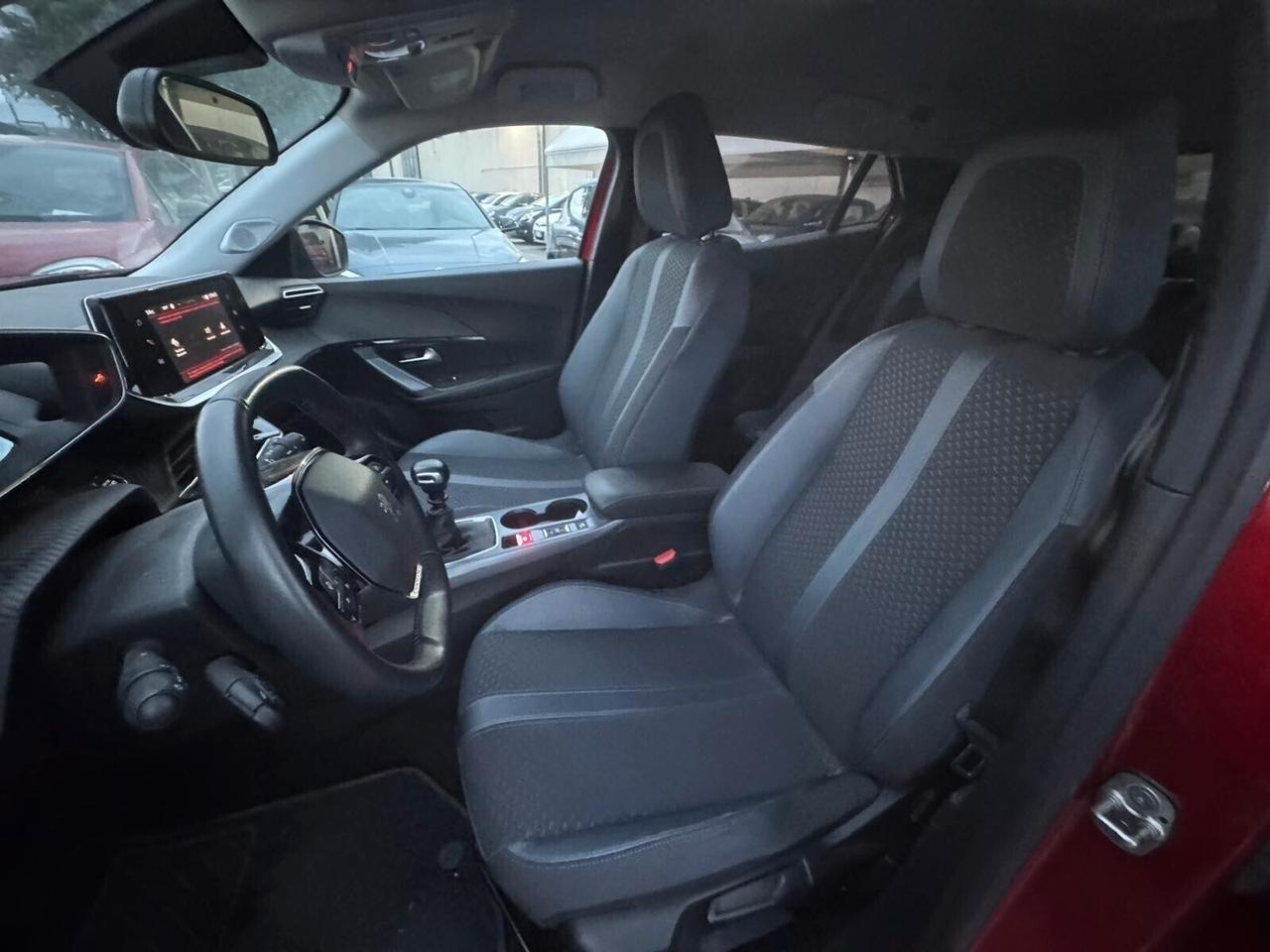 Peugeot 2008 PureTech 130 S&S EAT8 Allure 2021